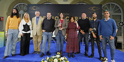 El Patio de Luces de la Diputación Provincial de Almería ha acogido esta tarde la celebración de la primera de las tres mesas redondas que se llevarán a cabo coincidiendo con la puesta de largo este sábado, en el Auditorio Maestro Padilla, de la gala de los Premios Carmen del Cine Andaluz donde se premiará a las mejores películas, artistas y profesionales de Andalucía del último año